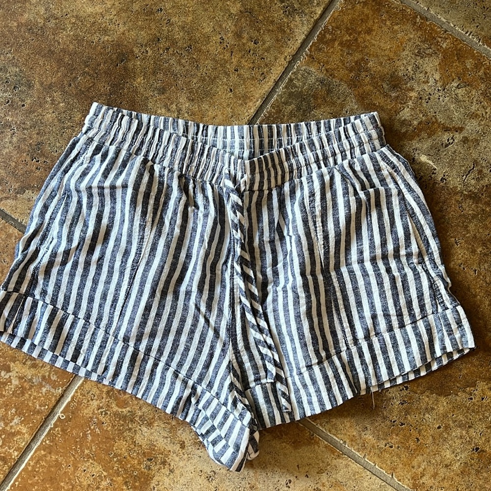 Universal threads striped short